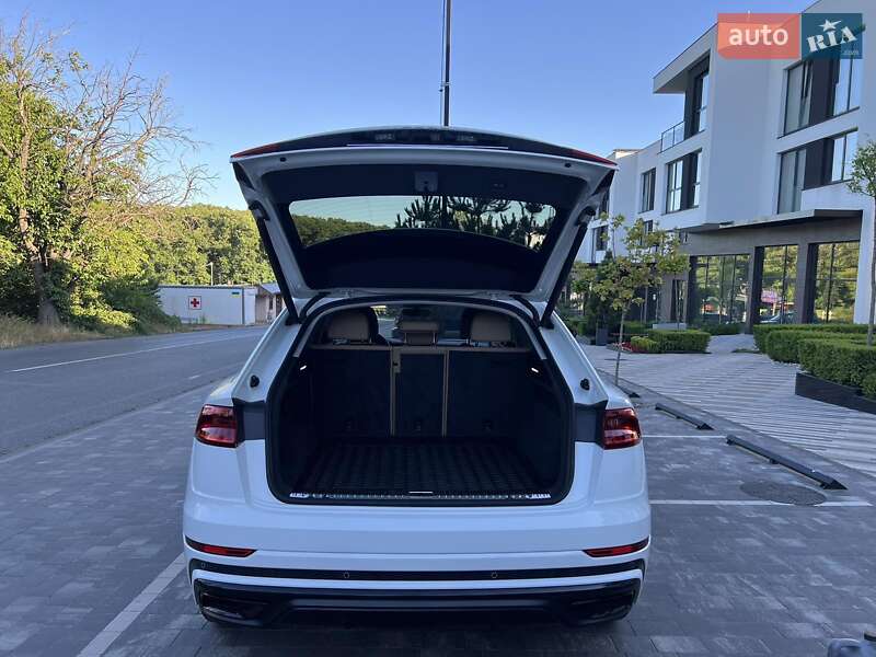Внедорожник / Кроссовер Audi Q8 2019 в Ужгороде