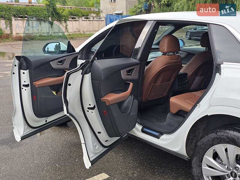 Внедорожник / Кроссовер Audi Q8 2024 в Киеве