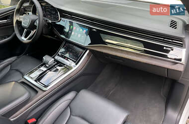 Позашляховик / Кросовер Audi Q8 2020 в 