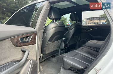 Позашляховик / Кросовер Audi Q8 2020 в 