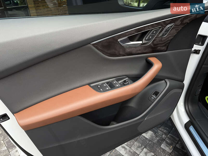 Внедорожник / Кроссовер Audi Q8 2023 в Киеве