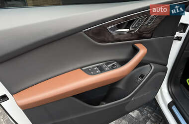 Внедорожник / Кроссовер Audi Q8 2023 в 