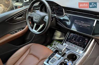 Внедорожник / Кроссовер Audi Q8 2023 в 