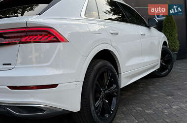 Внедорожник / Кроссовер Audi Q8 2023 в 