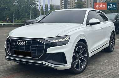Внедорожник / Кроссовер Audi Q8 2021 в 