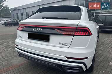 Внедорожник / Кроссовер Audi Q8 2021 в 
