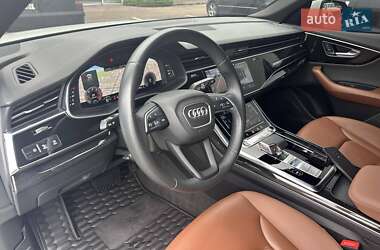 Внедорожник / Кроссовер Audi Q8 2021 в 