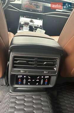 Внедорожник / Кроссовер Audi Q8 2021 в 