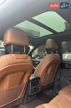 Внедорожник / Кроссовер Audi Q8 2021 в 