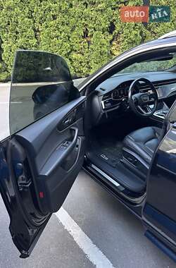 Внедорожник / Кроссовер Audi Q8 2021 в 