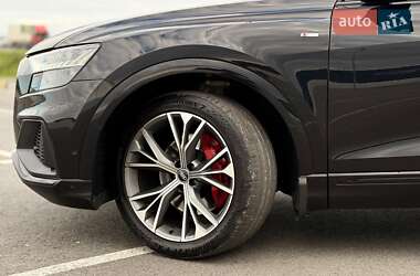 Внедорожник / Кроссовер Audi Q8 2021 в 