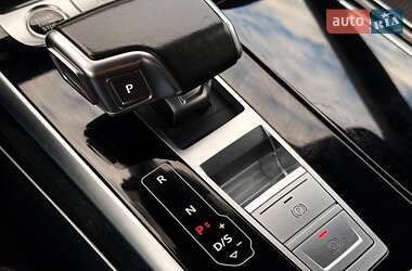 Внедорожник / Кроссовер Audi Q8 2021 в 