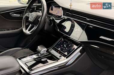 Внедорожник / Кроссовер Audi Q8 2021 в 