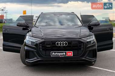 Внедорожник / Кроссовер Audi Q8 2021 в 