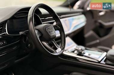 Внедорожник / Кроссовер Audi Q8 2021 в 