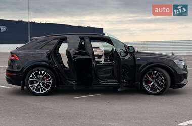 Внедорожник / Кроссовер Audi Q8 2021 в 