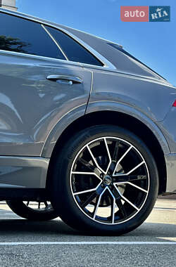 Внедорожник / Кроссовер Audi Q8 2019 в 