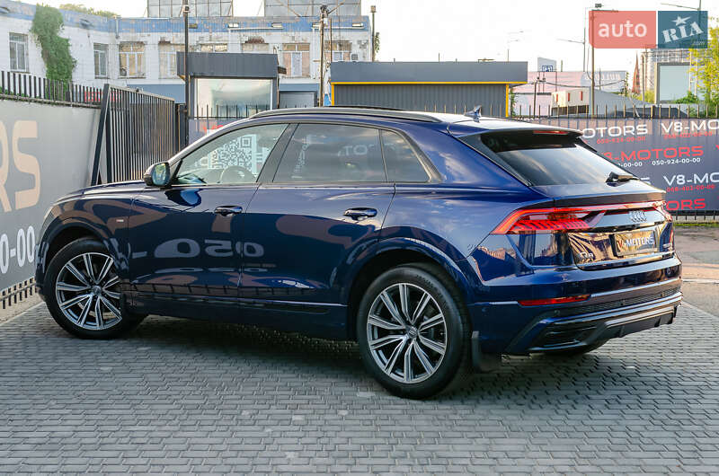 Внедорожник / Кроссовер Audi Q8 2019 в Киеве