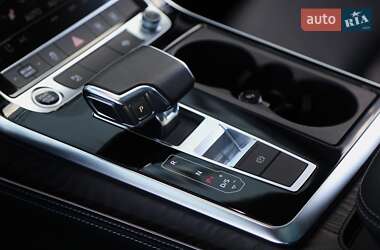 Внедорожник / Кроссовер Audi Q8 2022 в 