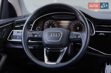 Внедорожник / Кроссовер Audi Q8 2022 в 