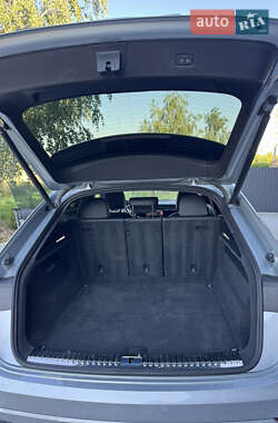 Внедорожник / Кроссовер Audi Q8 2023 в 
