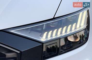 Внедорожник / Кроссовер Audi Q8 2020 в 