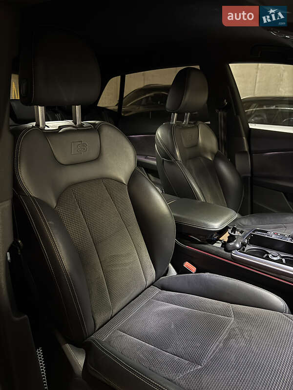 Внедорожник / Кроссовер Audi Q8 2019 в Киеве