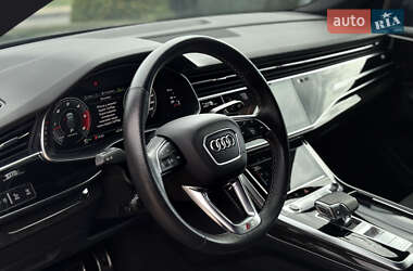 Внедорожник / Кроссовер Audi Q8 2021 в 
