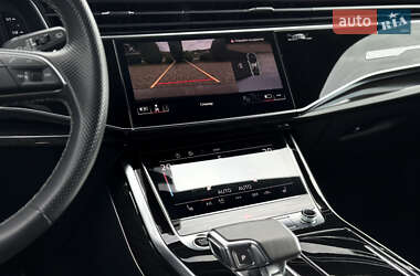 Внедорожник / Кроссовер Audi Q8 2021 в 