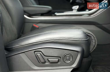 Внедорожник / Кроссовер Audi Q8 2021 в 