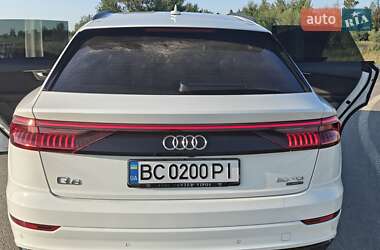 Внедорожник / Кроссовер Audi Q8 2019 в 