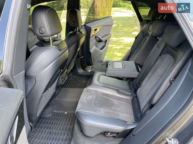 Внедорожник / Кроссовер Audi Q8 2020 в Киеве