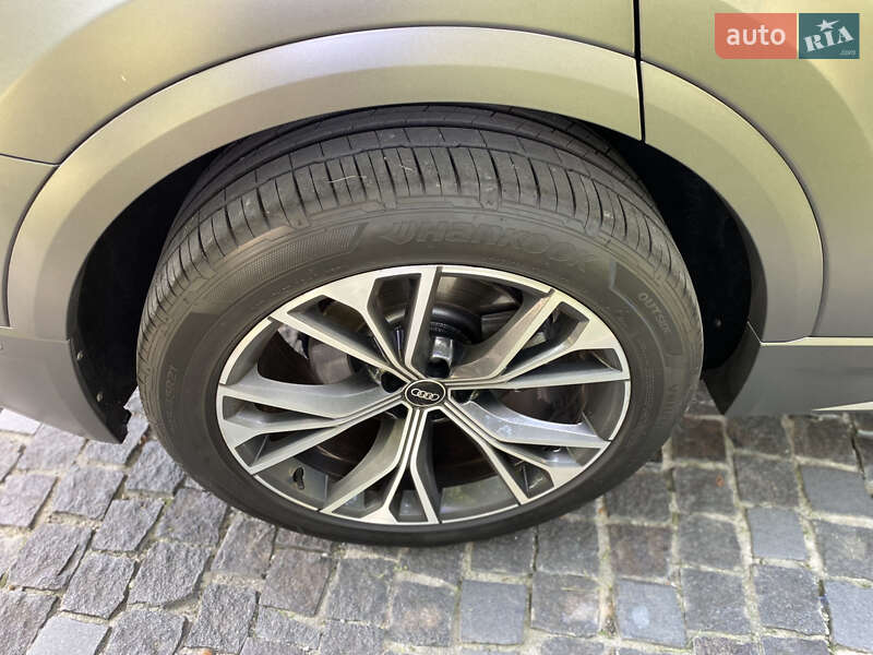 Внедорожник / Кроссовер Audi Q8 2020 в Киеве