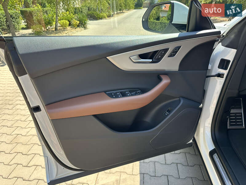 Внедорожник / Кроссовер Audi Q8 2020 в Одессе