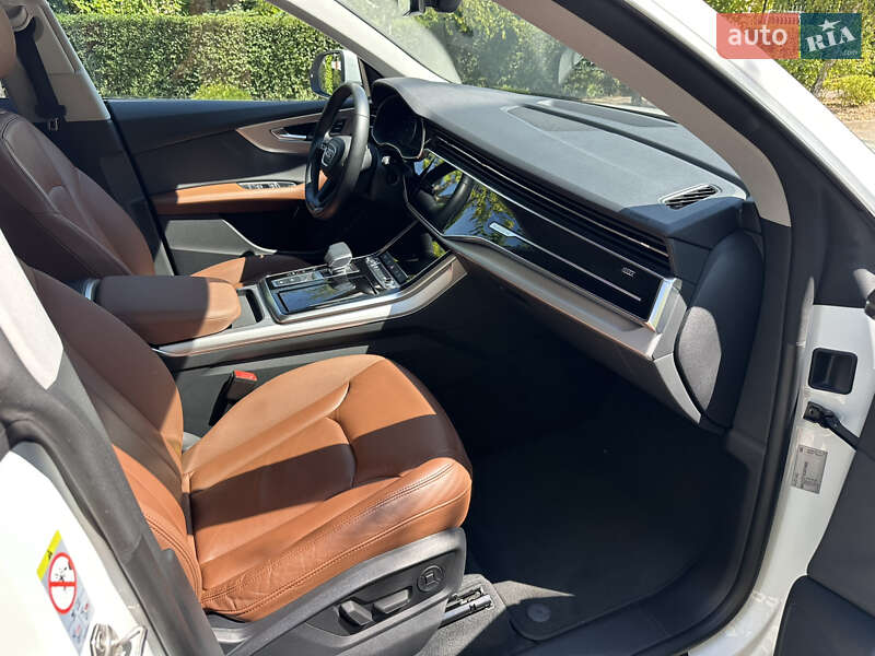 Внедорожник / Кроссовер Audi Q8 2020 в Одессе