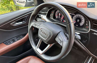 Внедорожник / Кроссовер Audi Q8 2022 в 