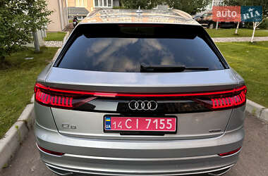 Внедорожник / Кроссовер Audi Q8 2022 в 
