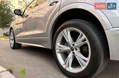 Внедорожник / Кроссовер Audi Q8 2022 в 