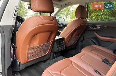 Внедорожник / Кроссовер Audi Q8 2022 в 