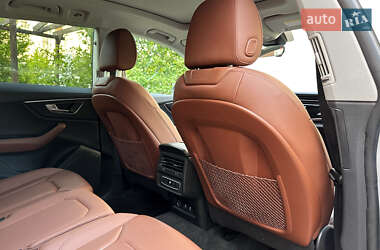 Внедорожник / Кроссовер Audi Q8 2022 в 