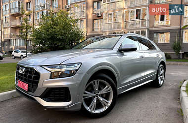 Внедорожник / Кроссовер Audi Q8 2022 в 