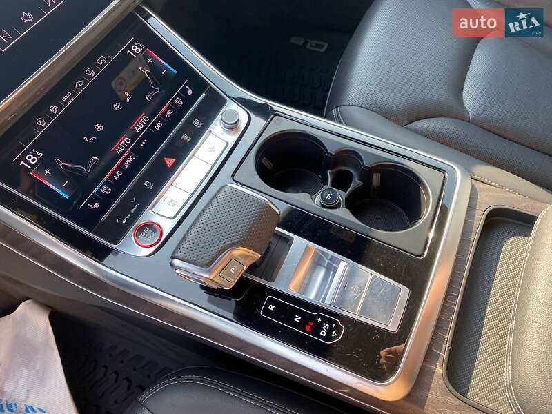 Внедорожник / Кроссовер Audi Q8 2021 в Львове