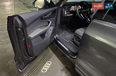 Внедорожник / Кроссовер Audi Q8 2020 в 