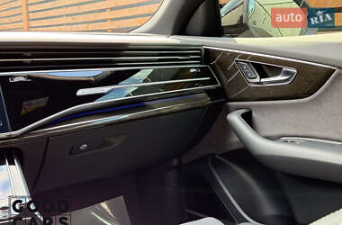 Внедорожник / Кроссовер Audi Q8 2024 в 
