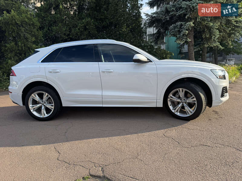 Внедорожник / Кроссовер Audi Q8 2018 в Киеве