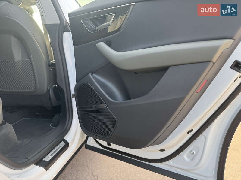 Внедорожник / Кроссовер Audi Q8 2018 в Киеве