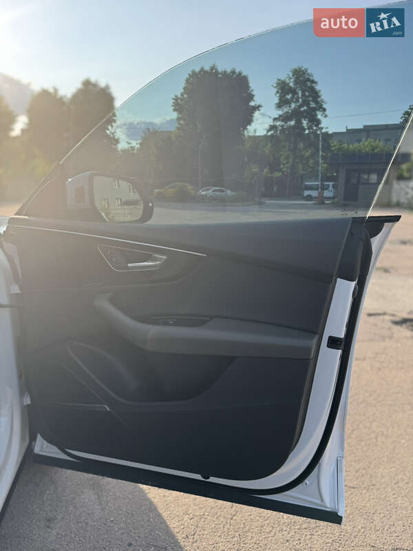 Внедорожник / Кроссовер Audi Q8 2018 в Киеве