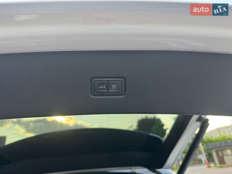 Внедорожник / Кроссовер Audi Q8 2018 в Киеве