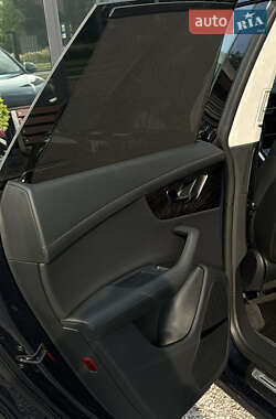 Внедорожник / Кроссовер Audi Q8 2023 в 