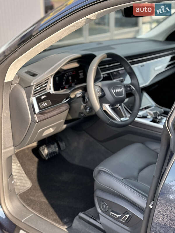 Внедорожник / Кроссовер Audi Q8 2023 в Львове